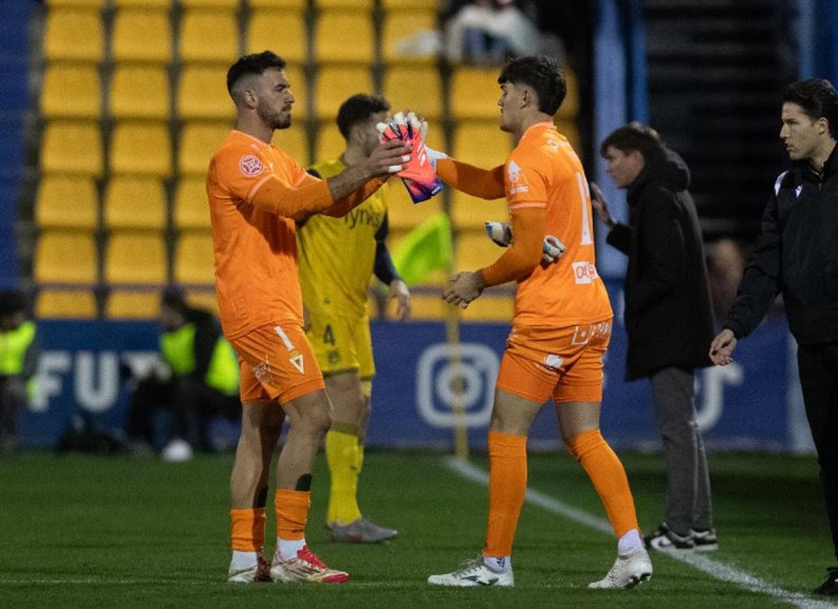 Gazzaniga abandona el campo tras ser expulsado y entra Piñeiro