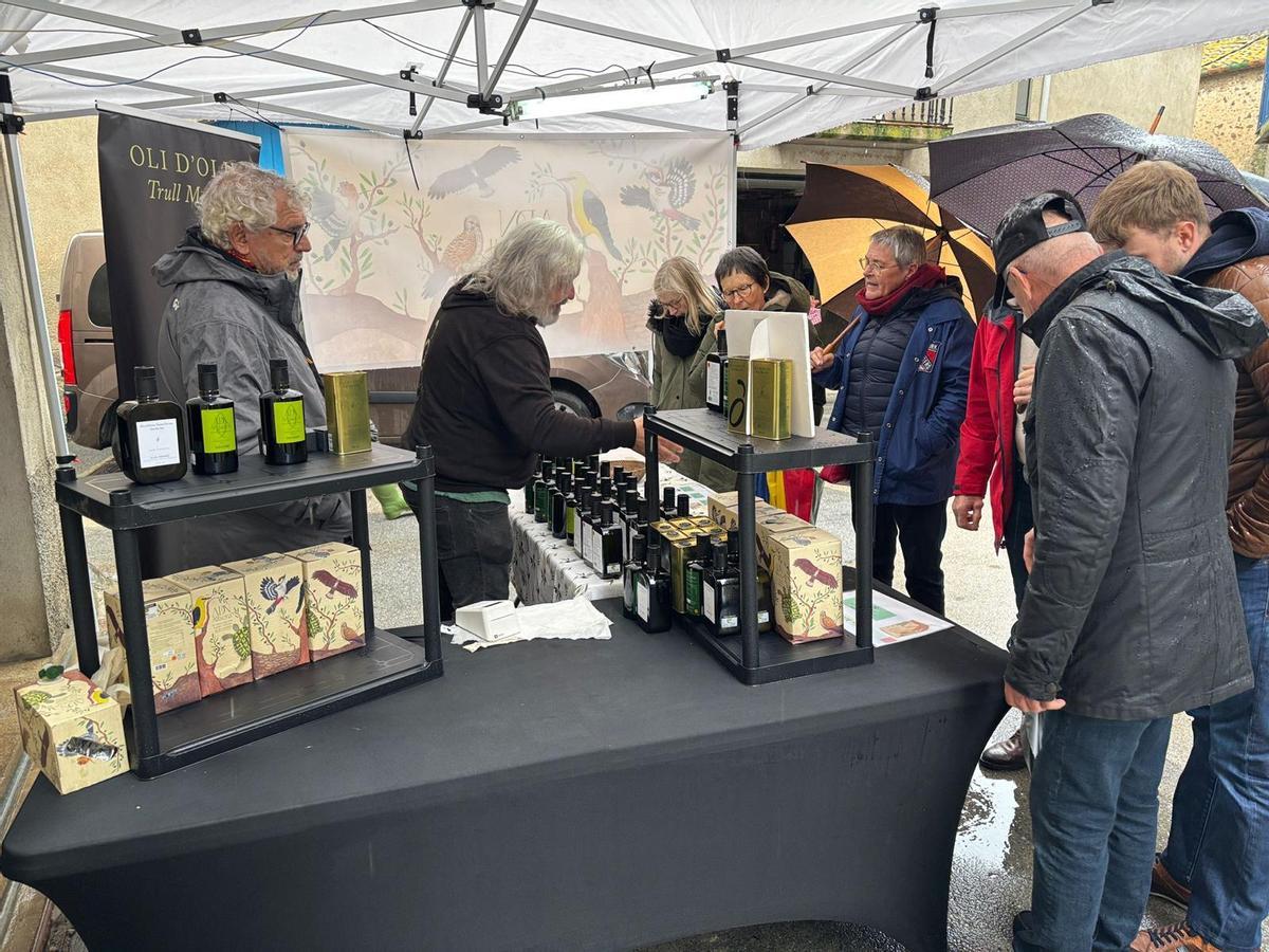 Una de les parades de la Fira de l’Oli a Espolla.
