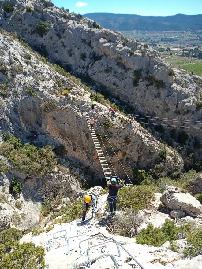 Abren un nuevo acceso a la Font Roja a través de una vía ferrata