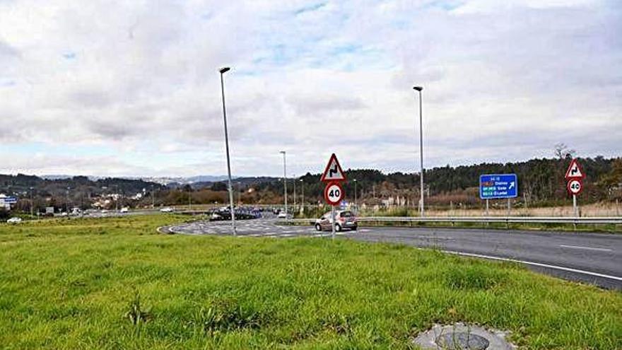 Vista de la rotonda en la que finalizará la ahora vía ártabra y de donde partirá hacia la AP-9.