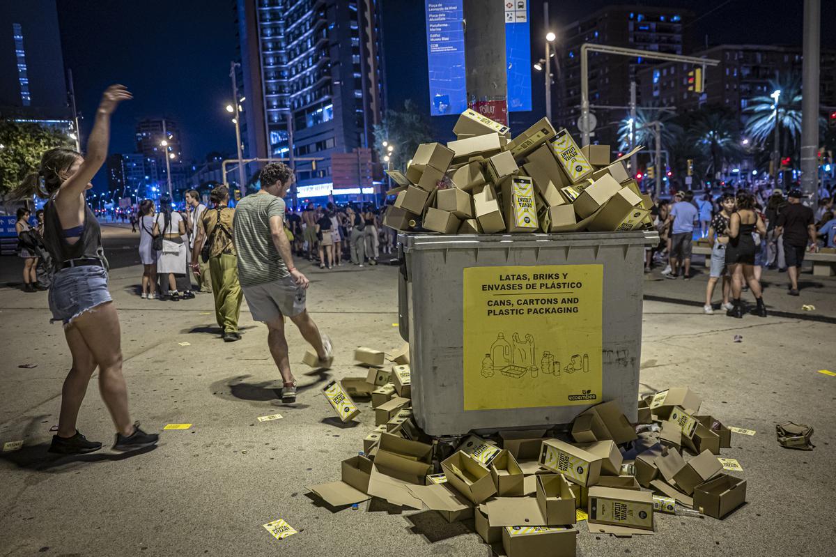 Miles de botellas de cristal a las puertas del festival Cruïlla