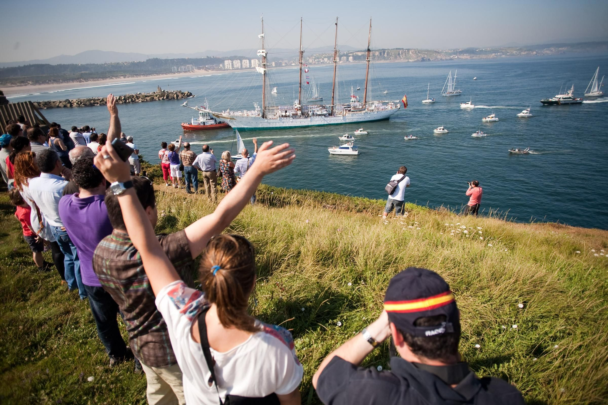 En imágenes: Así fue la última visita del Juan Sebastián Elcano a Asturias, en 2013 y a Avilés
