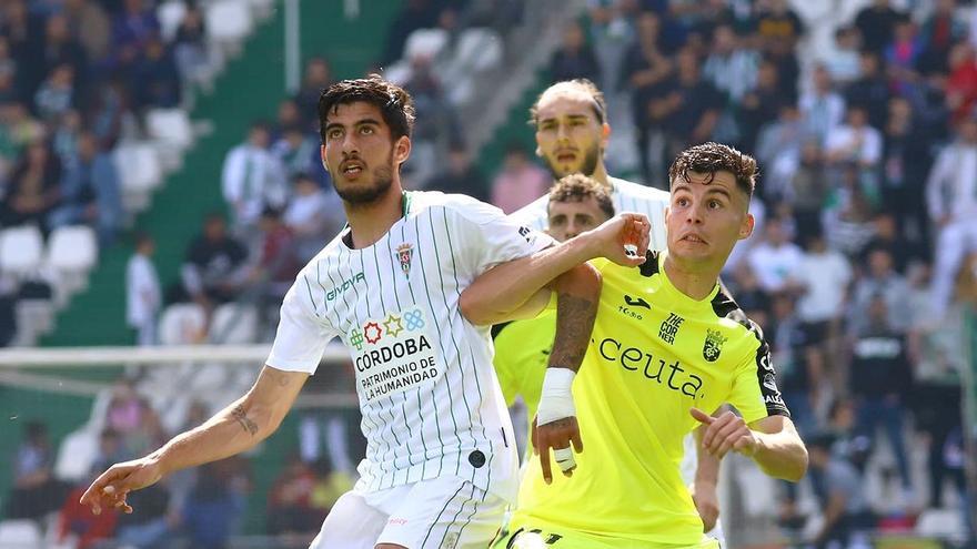 El Córdoba CF, sin margen y ante un escenario complejo en el lateral izquierdo