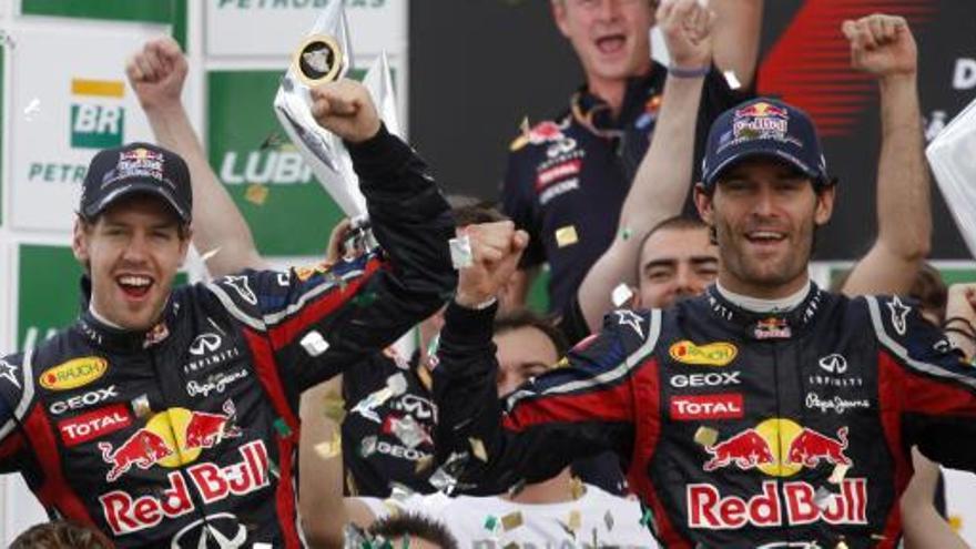 El equipo Red Bull celebra la victoria en Interlagos.