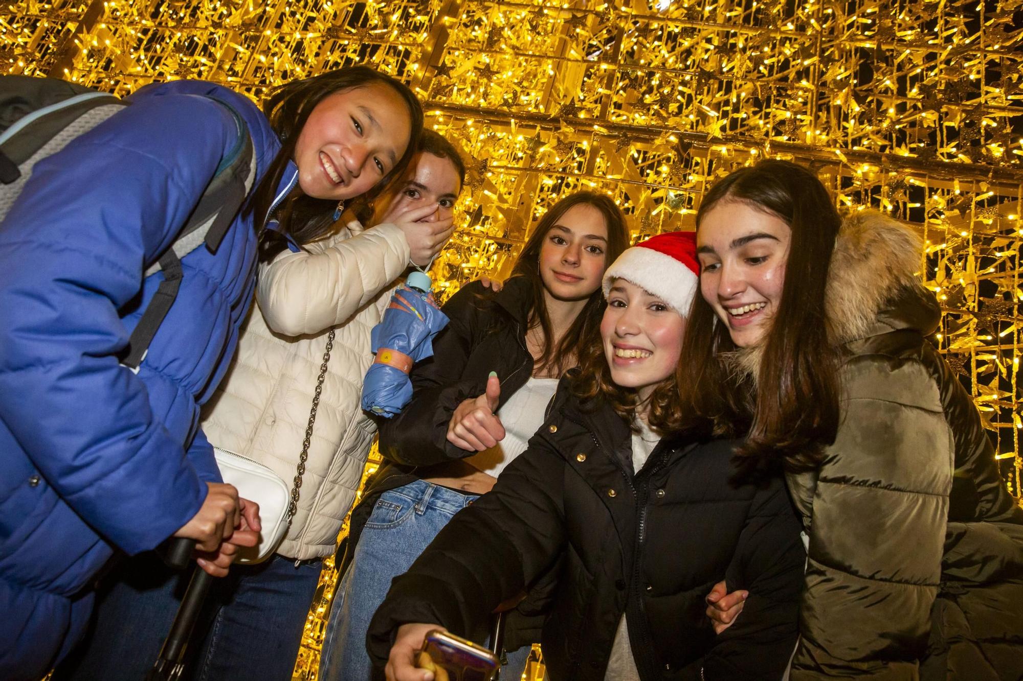 EN IMÁGENES: Así fue el encendido de la iluminación navideña en Oviedo