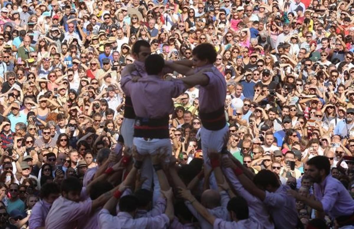 Diada castellera en la plaza de Sant Jaume en la Mercè del año pasado.