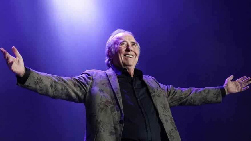 Serrat emociona en el seu primer concert de comiat en el Palau Sant Jordi de Barcelona