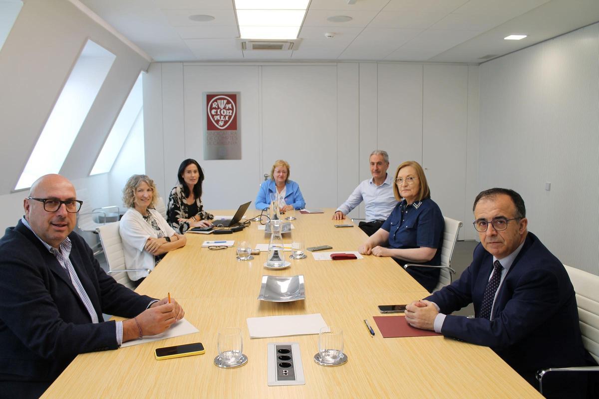 Los síndicos de la Sindicatura de Comptes, durante el pleno en el que han elegido a Llum Rodríguez como síndica major.