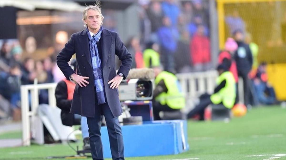 Mancini observa un lance del encuentro