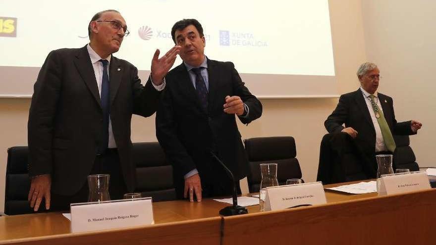 Reigosa y Rodríguez, ayer, durante el acto de apertura del curso de la Academia Xacobea. // J. Lores