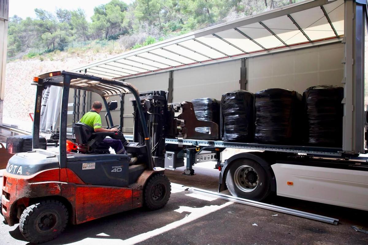Así ha sido el primer traslado de resiudos de Ibiza a Mallorca