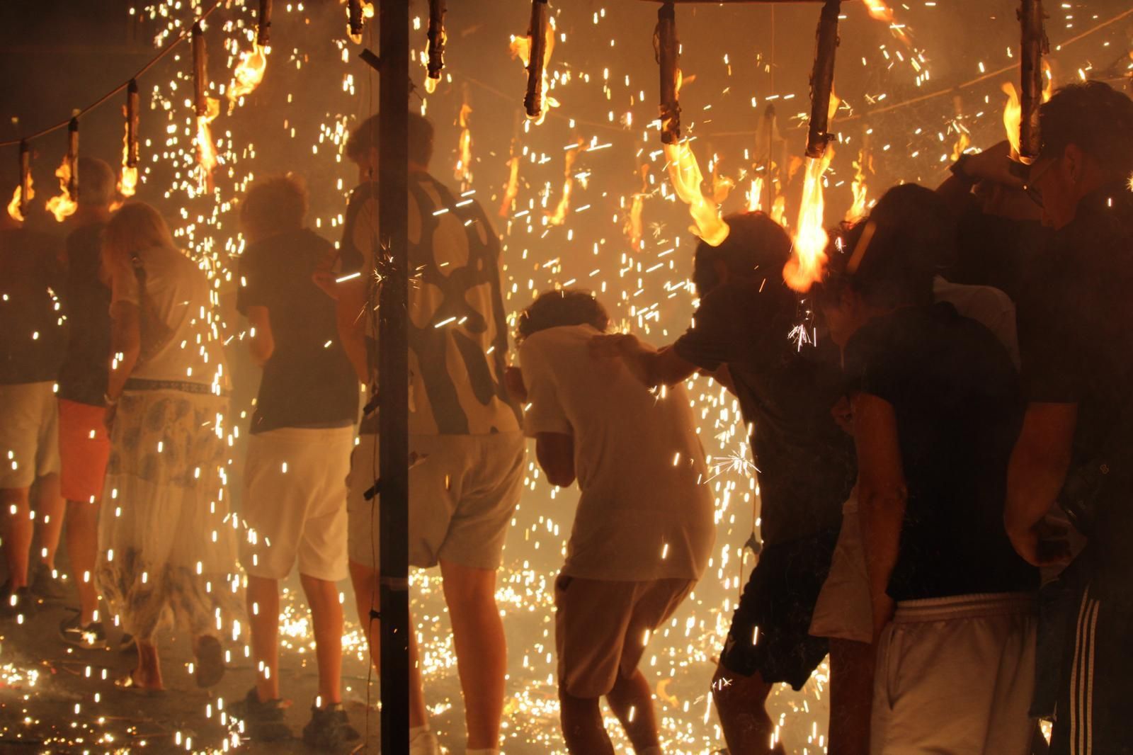 Multitudinario correfoc en las fiestas de El Campello