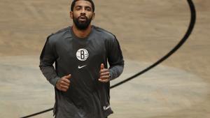 Kyrie Irving, en un entrenamiento con los Nets