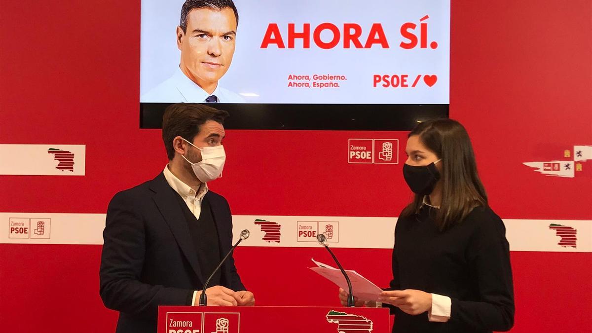 Antidio Fagúndez y Ana García en la sede del PSOE de Zamora