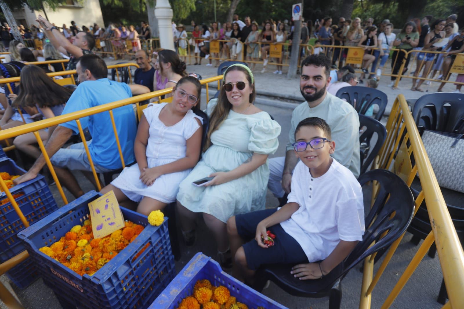 Búscate en los palcos de la Batalla de Flores de València 2022