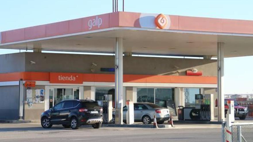 Desvalijan la caja fuerte de una gasolinera tras entrar por un butrón de madrugada