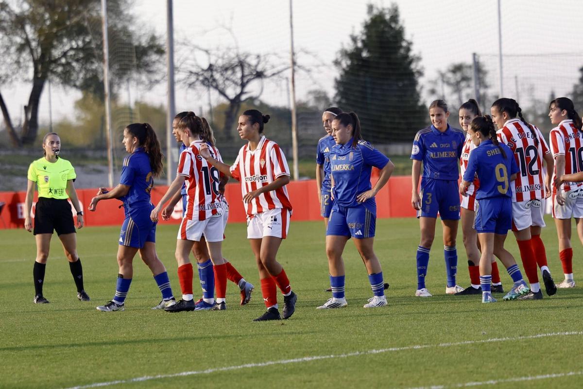 Un momento del partido entre el Sporting y el Oviedo en Copa de la Reina.