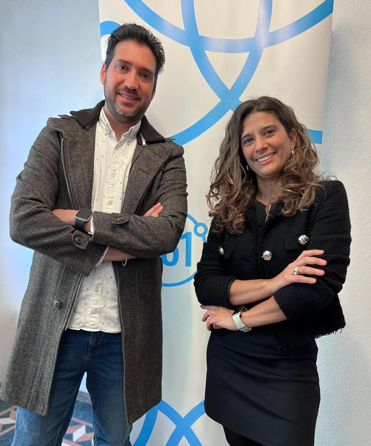 Esperanza Blanc junto a su antecesor en el cargo, Eloy Licerán.