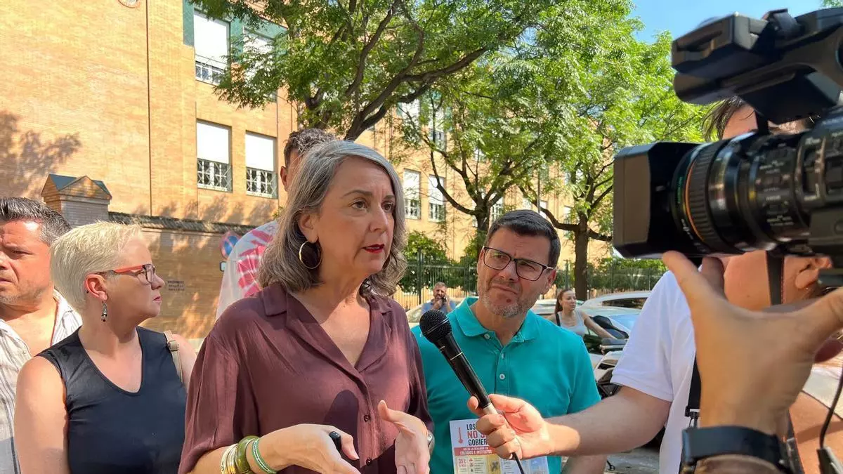 Profesores, padres y alumnos se plantan contra el calor en las aulas en Sevilla: "Las familias compramos pingüinos o ventiladores, pero esa no es la solución""