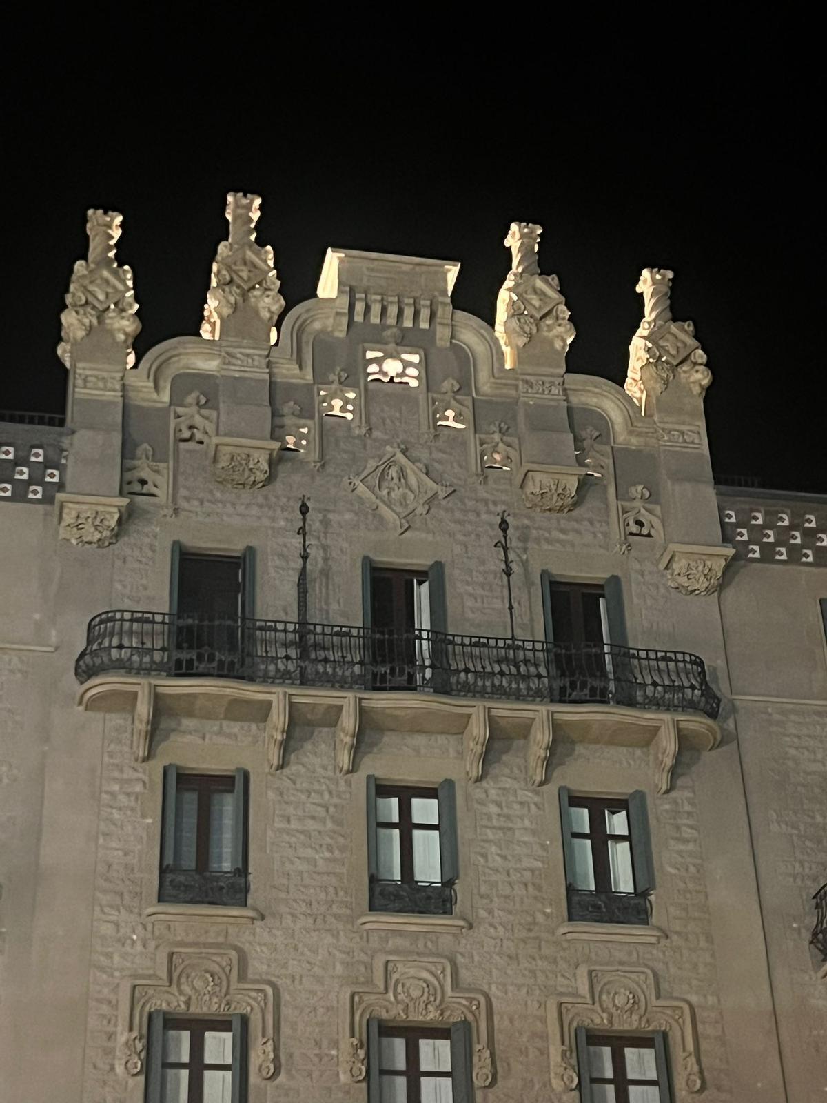 Els pinacles amb la il·luminació posterior per fer-los destacar