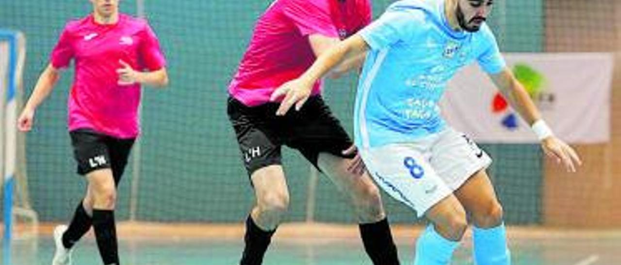 David segovia, autor de uno de los goles, en acción ante L’Hospitalet.