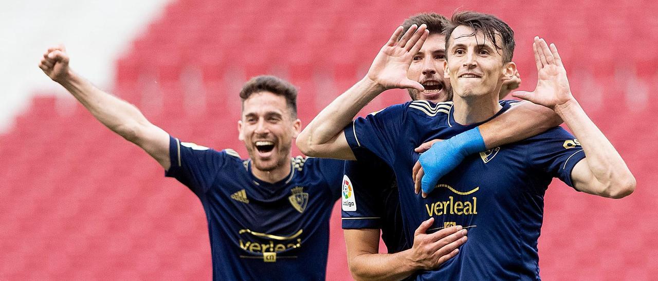 Budimir celebra un gol con Osasuna