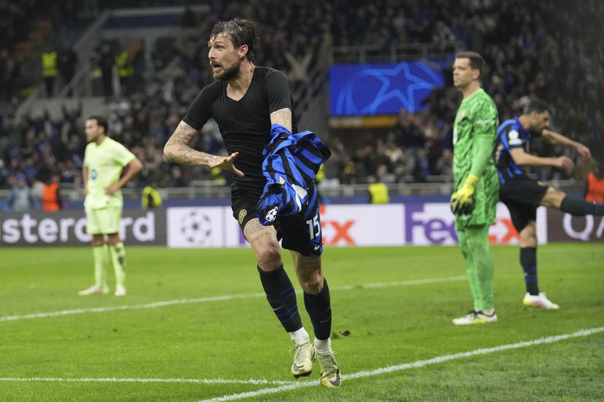 Inter Milan's Francesco Acerbi celebrates after scoring during the Champions League semifinal second leg soccer match between Inter Milan and Barcelona at San Siro stadium in Milan , Italy, Tuesday, May 6, 2025. (AP Photo/Antonio Calanni)