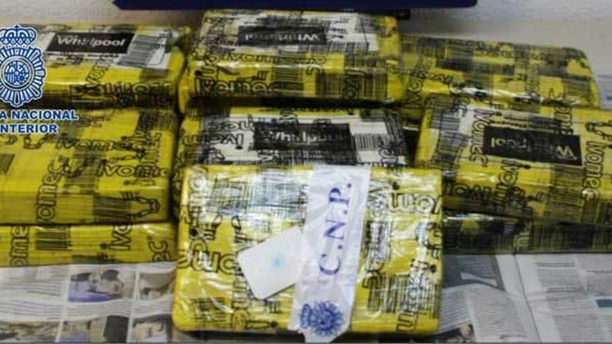 Hallados 16 kilos de coca en un contenedor de fruta en Barajas