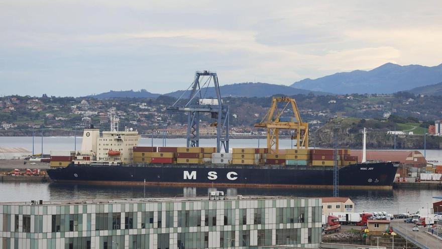 Los barcos de contenedores dejarán de contaminar en El Musel a partir de 2028
