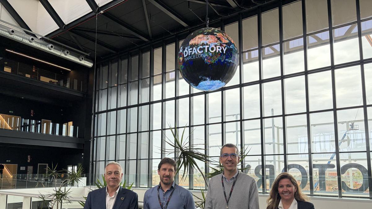 Pere Navarro, presidente ejecutivo del CZFB, y Blanca Sorigué, directora general de la entidad, se han reunido con Lluís Quintana y Marc Vizern, Business Development Manager y Business Unit Manager de Thinex Rotimpres respectivamente, para darles la bienvenida al ecosistema