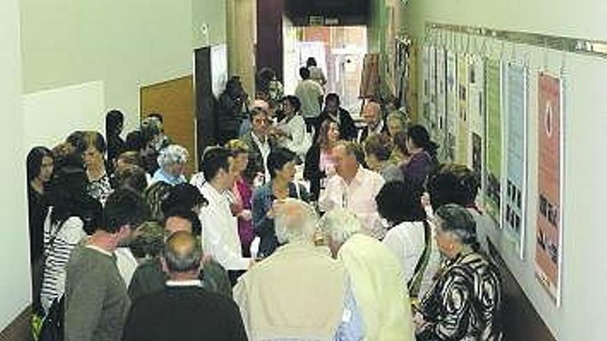 Los participantes durante un descanso de la jornada.