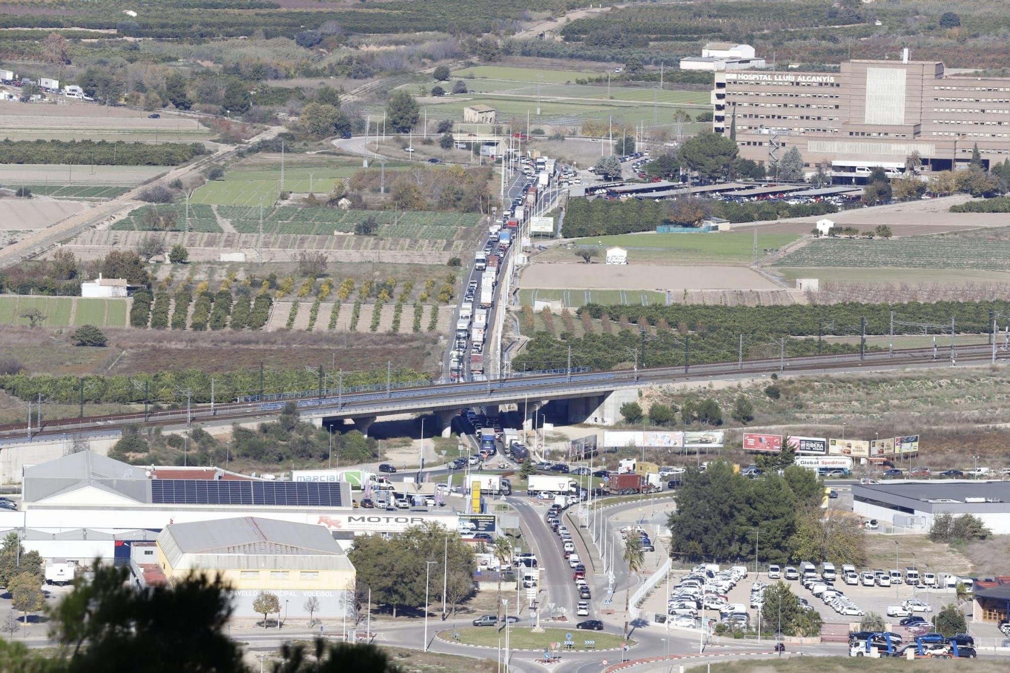 Un accidente en la A7 condensa el tráfico en Xàtiva