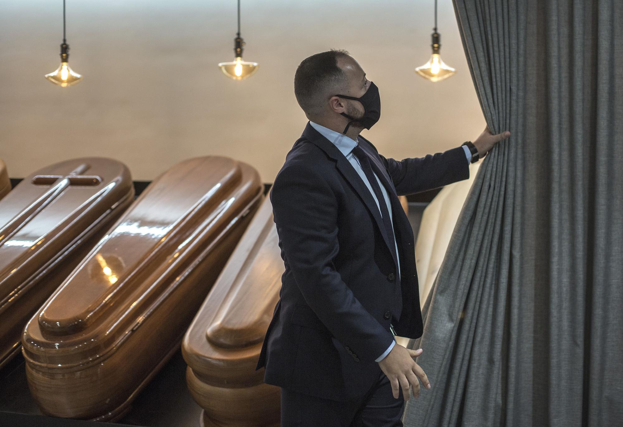 El olvido de los imprescindibles: nadie se acuerda de los trabajadores de los servicios funerarios