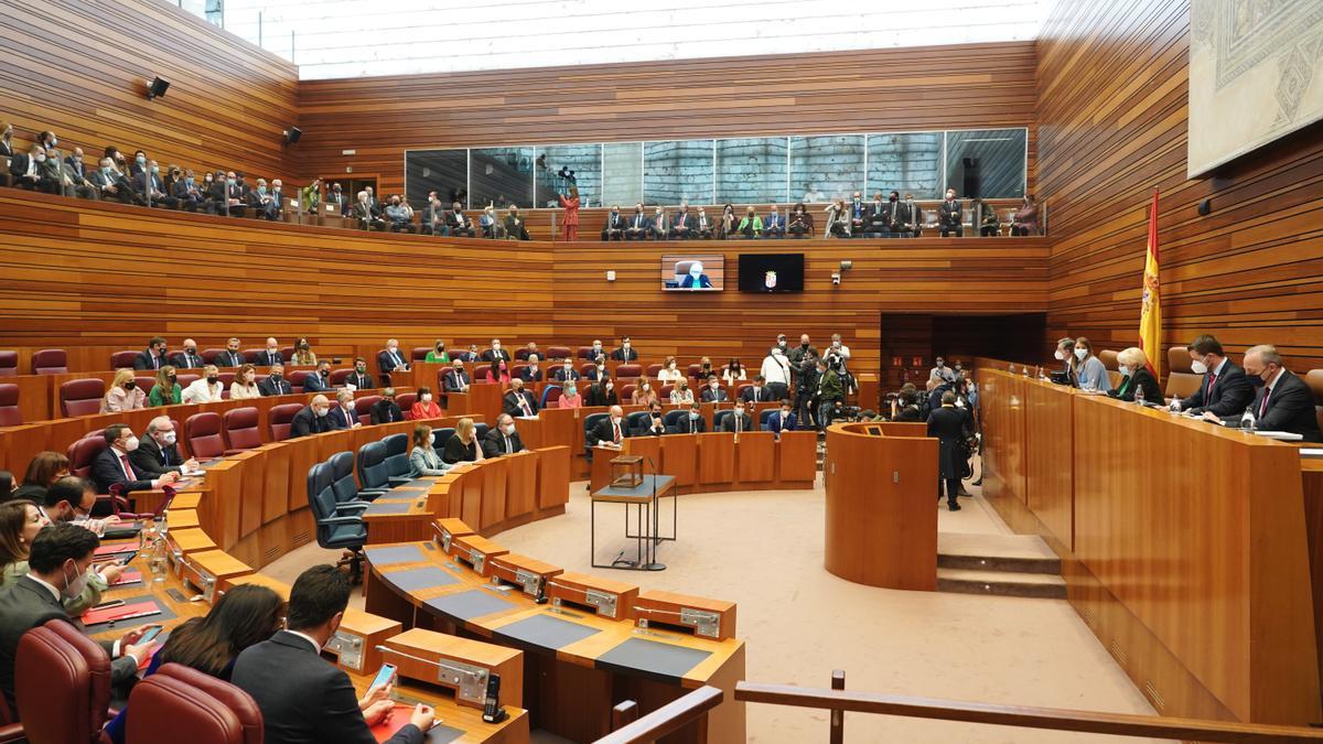 Sesión constituyente de las Cortes de Castilla y León