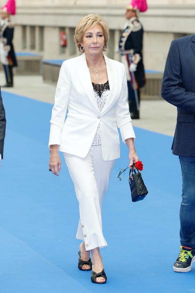 Ana Rosa Quintana con total look blanco