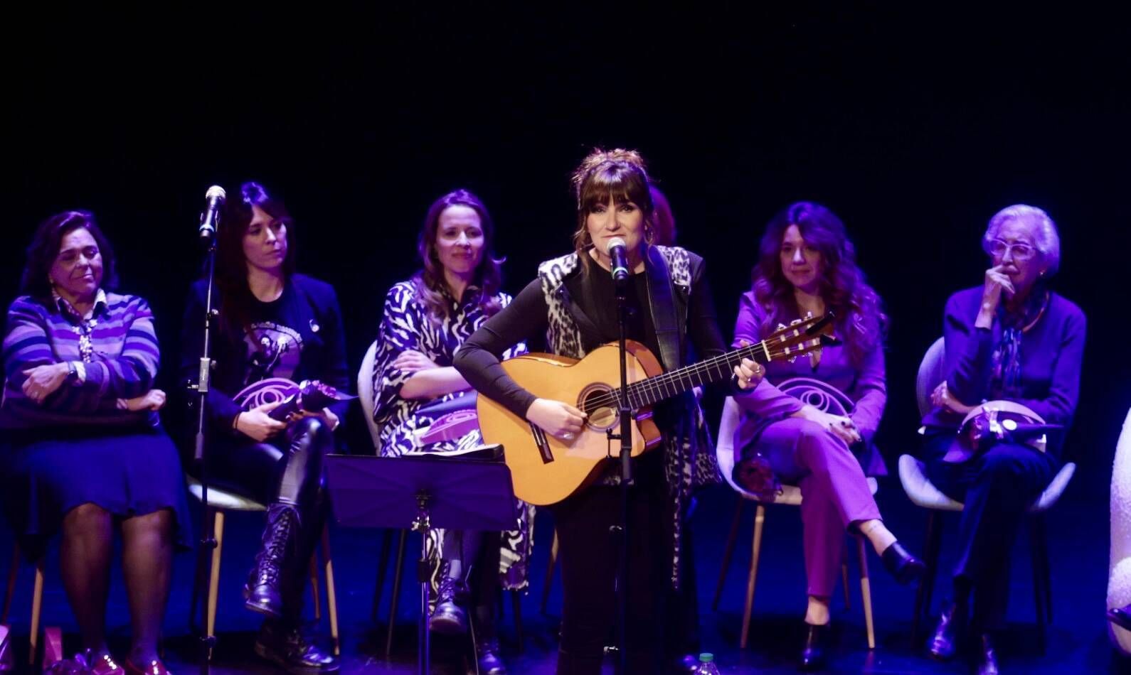 En imágenes | Entrega de los premios Miradas Violetas en el teatro Filarmónica de Oviedo