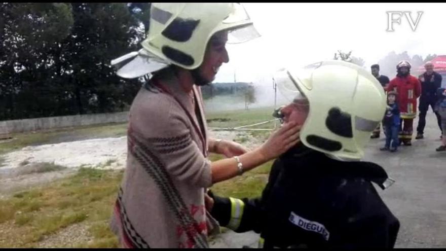 Pedida de mano por sorpresa en la jornada de puertas abiertas de los Bomberos de Silleda