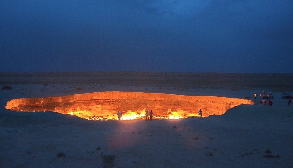 El cráter está en un gran desierto