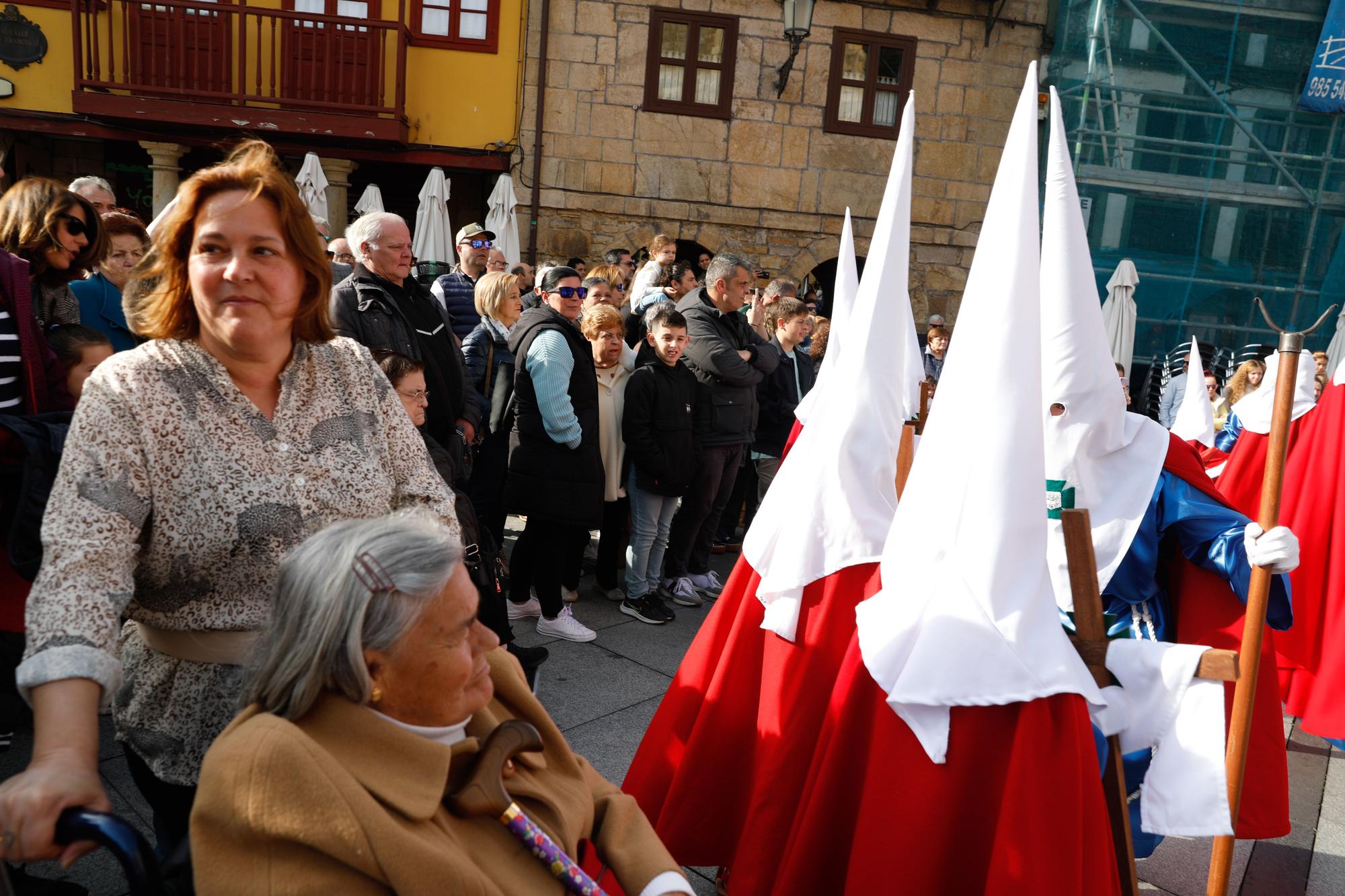 EN IMÁGENES: Emocionante sermón del Desenclavo y procesión del Santo Entierro