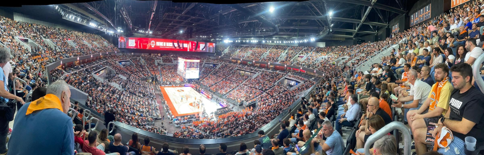 Mucha emoción en la inauguración del Roig Arena