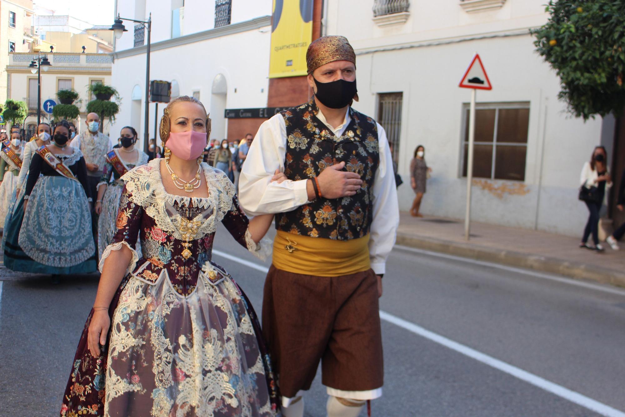 Carmen, Nerea y las cortes acompañan a las fallas de Quart y Xirivella en la procesión de la Senyera