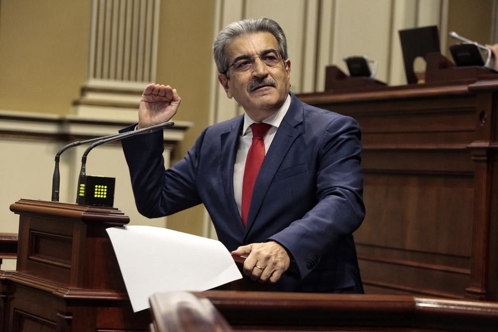 Pleno en el Parlamento de Canarias