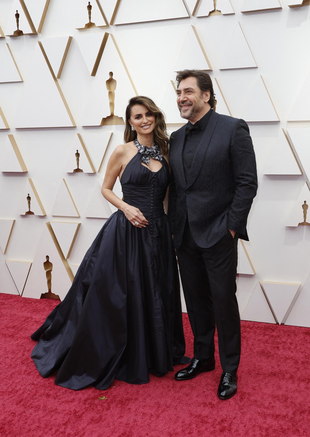 Penélope Cruz y Javier Bardem, en la alfombra roja de los Oscars 2022.