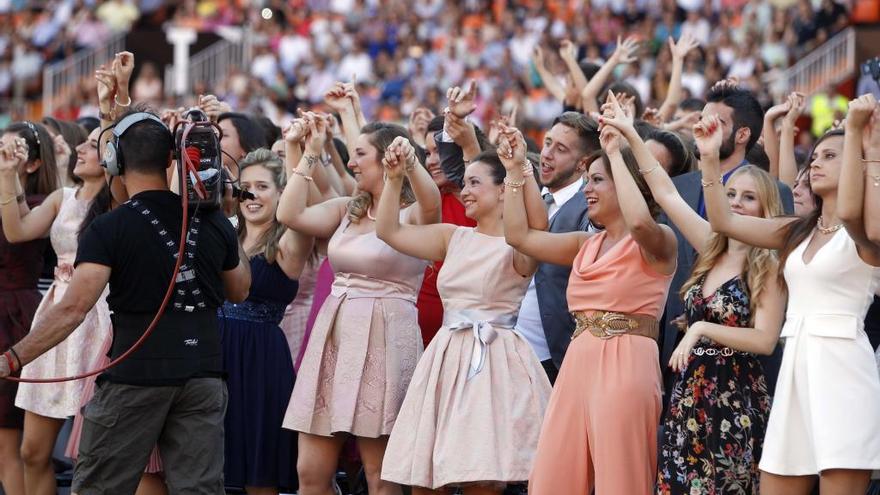 Alumnos de la Católica en su graduación.