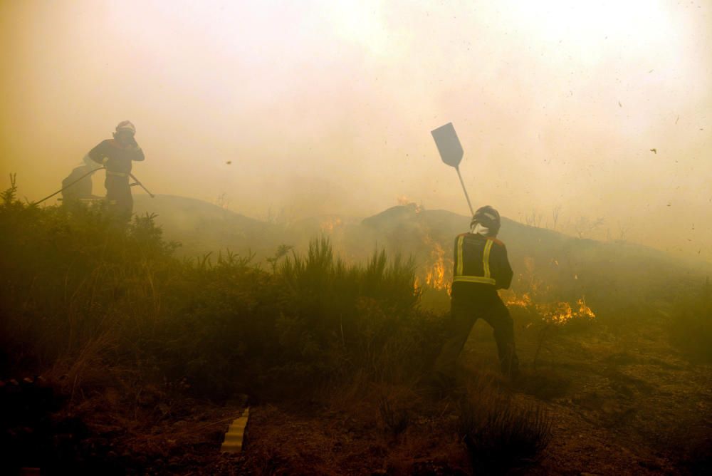 Las llamas arrasan más de 1.000 hectáreas en Ouren