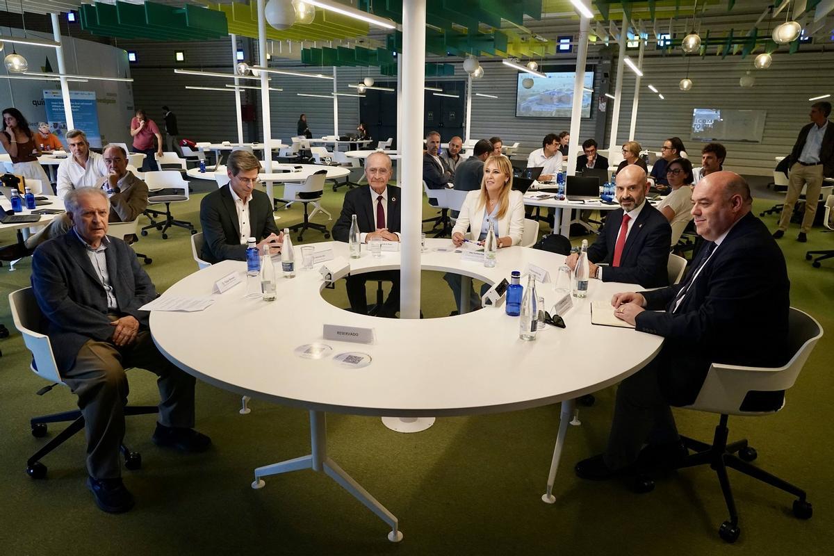 Felipe Romera, Karel van Gils, Francisco de la Torre, Carolina España, Javier Salas y José María García Orois, en las Jornadas Técnicas de Construcción del IMEC este jueves en el PTA de Málaga..