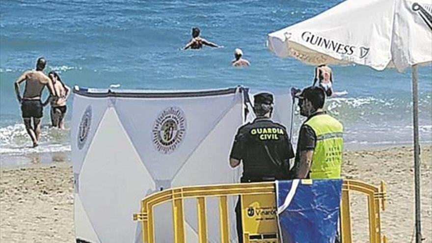 Fallece un bañista indocumentado en la playa del Fortí de Vinaròs