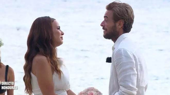 La preciosa boda de Marta Peñate y Tony Spina en 'Supervivientes All Stars' nos ha hecho llorar: 'Es un poco surrealista'