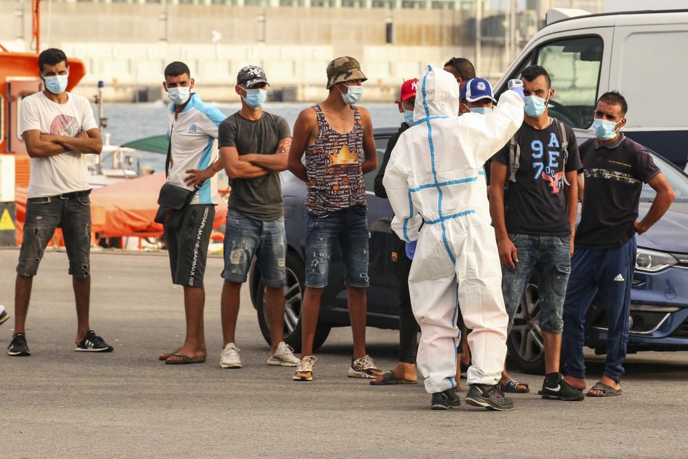 Una patera con unos nueve inmigrantes llega a Tabarca