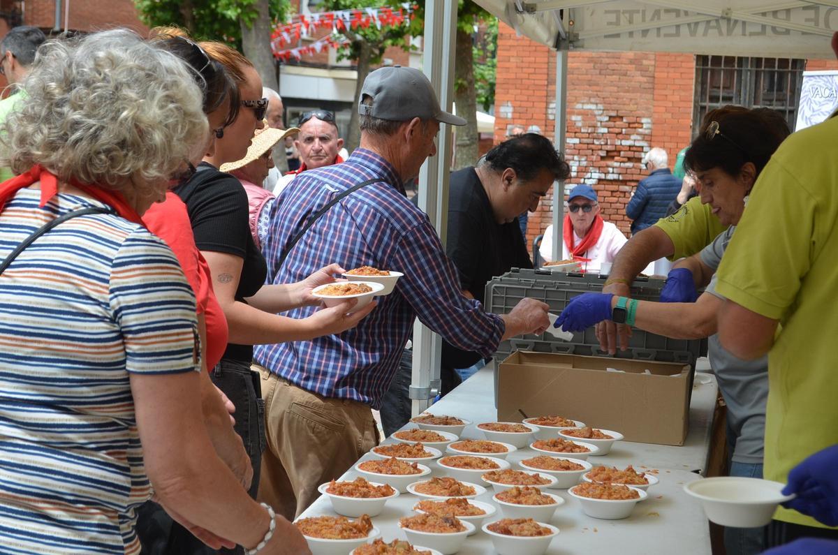 GALERÍA: La comida popular del viernes del Toro de Benavente, en imágenes
